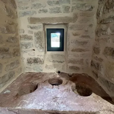 Canilhac Pour 4 Personnes Avec Piscine Partagee Et Vue Panoramique En Lozere Banassac