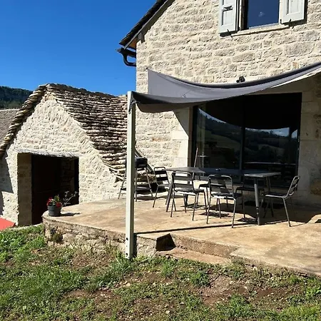 Canilhac Pour 4 Personnes Avec Piscine Partagee Et Vue Panoramique En Lozere