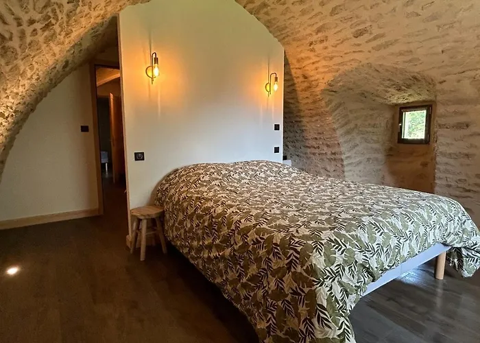 Canilhac Pour 4 Personnes Avec Piscine Partagee Et Vue Panoramique En Lozere Banassac