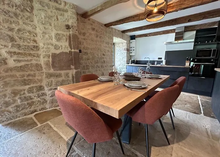 Canilhac Pour 4 Personnes Avec Piscine Partagee Et Vue Panoramique En Lozere *