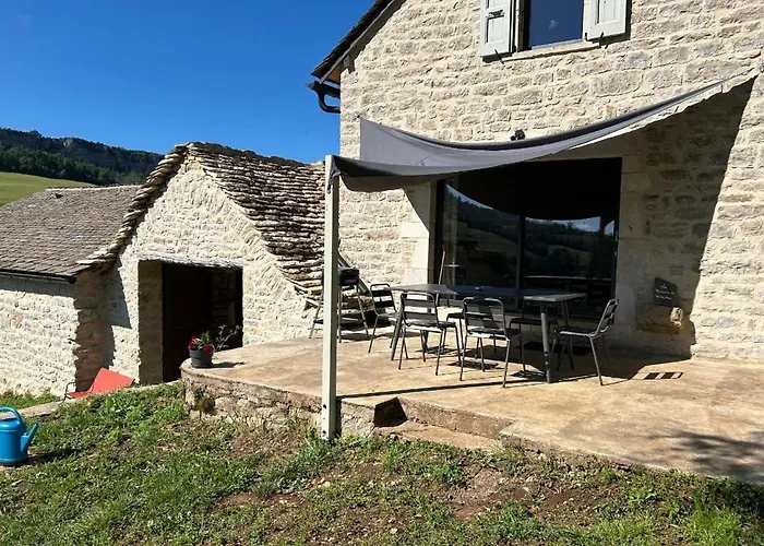 Canilhac Pour 4 Personnes Avec Piscine Partagee Et Vue Panoramique En Lozere