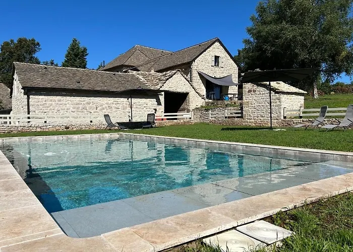 Canilhac Pour 4 Personnes Avec Piscine Partagee Et Vue Panoramique En Lozere Banassac
